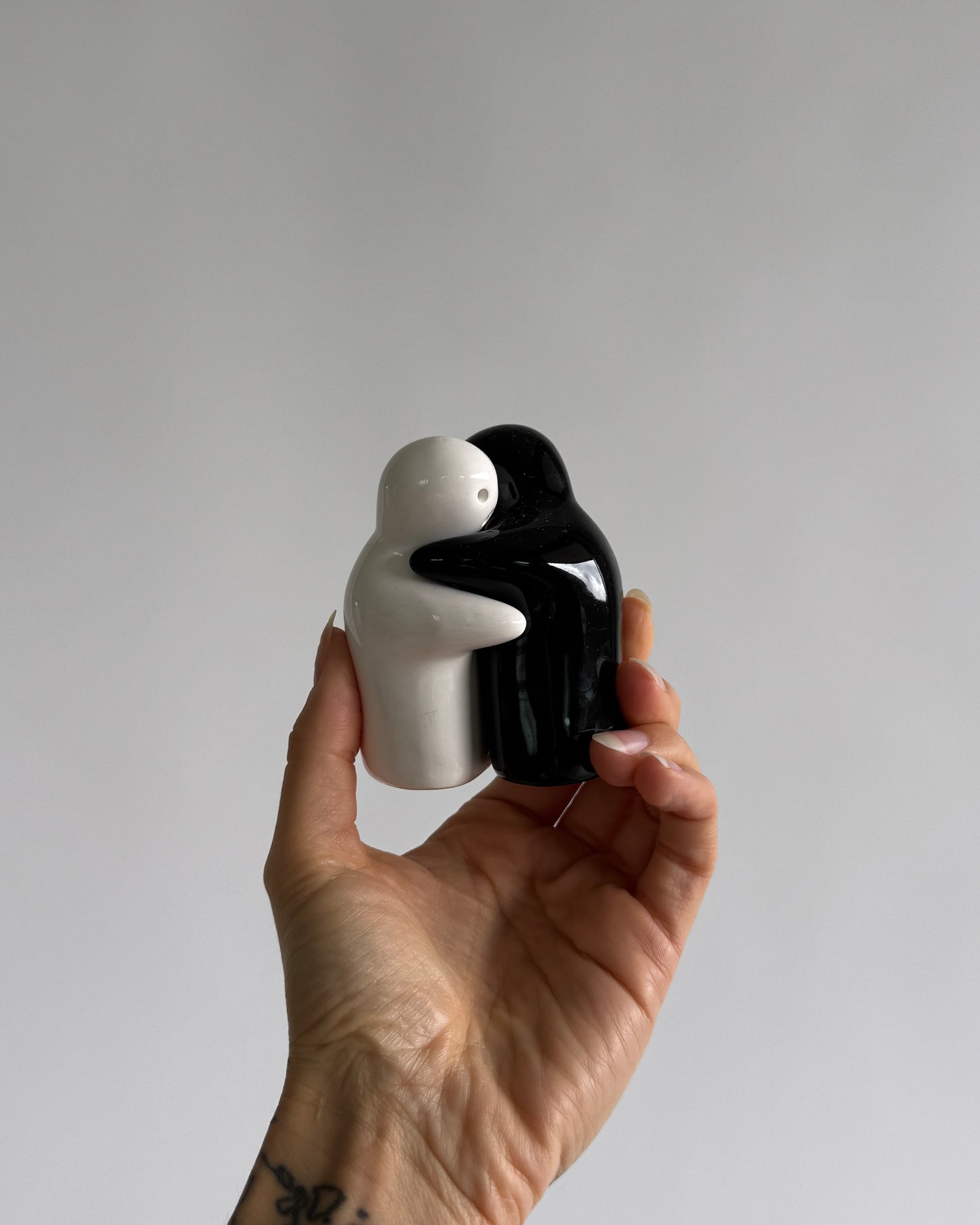 Hugging Salt & Pepper Shaker