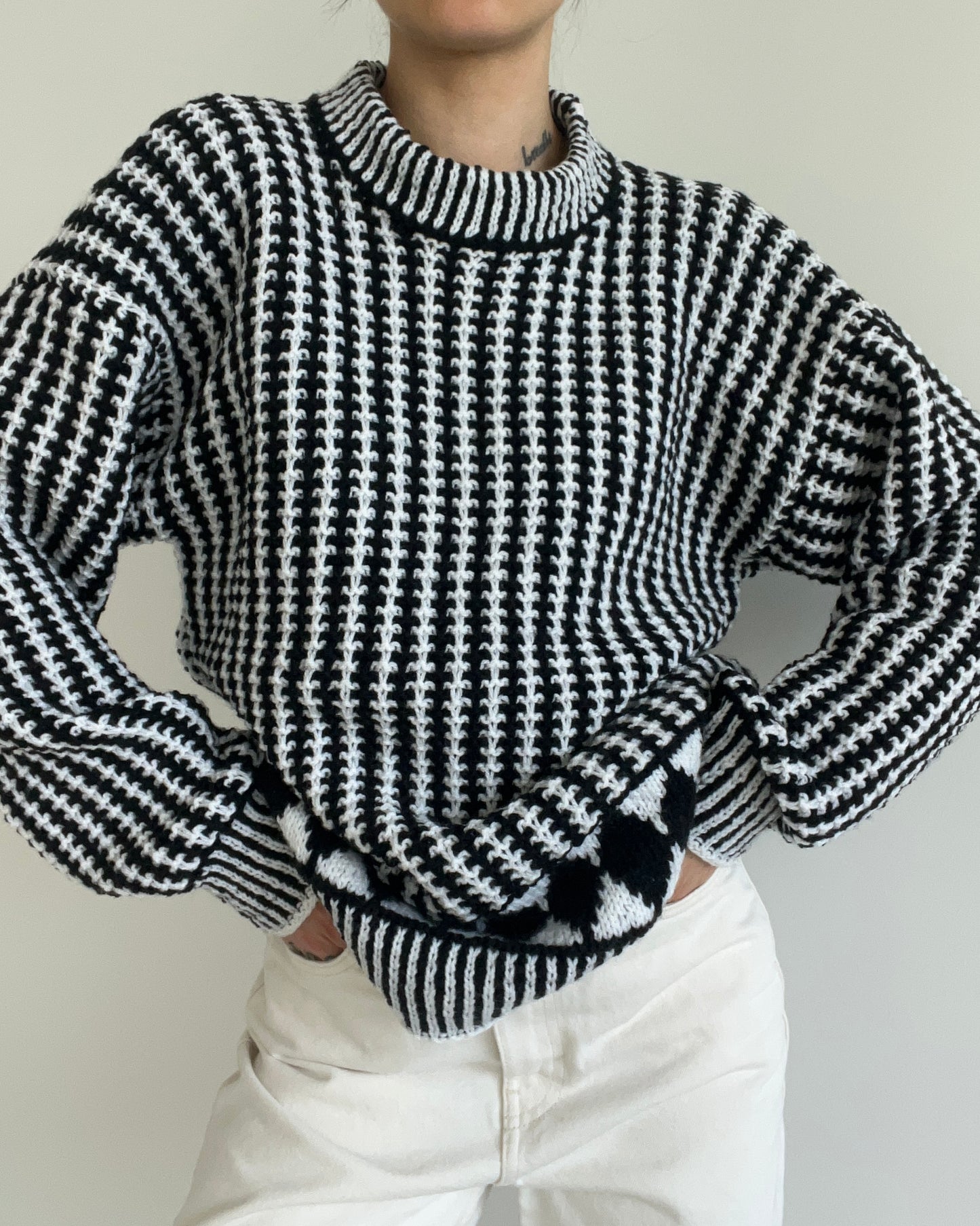 Knitted Pullover B/W