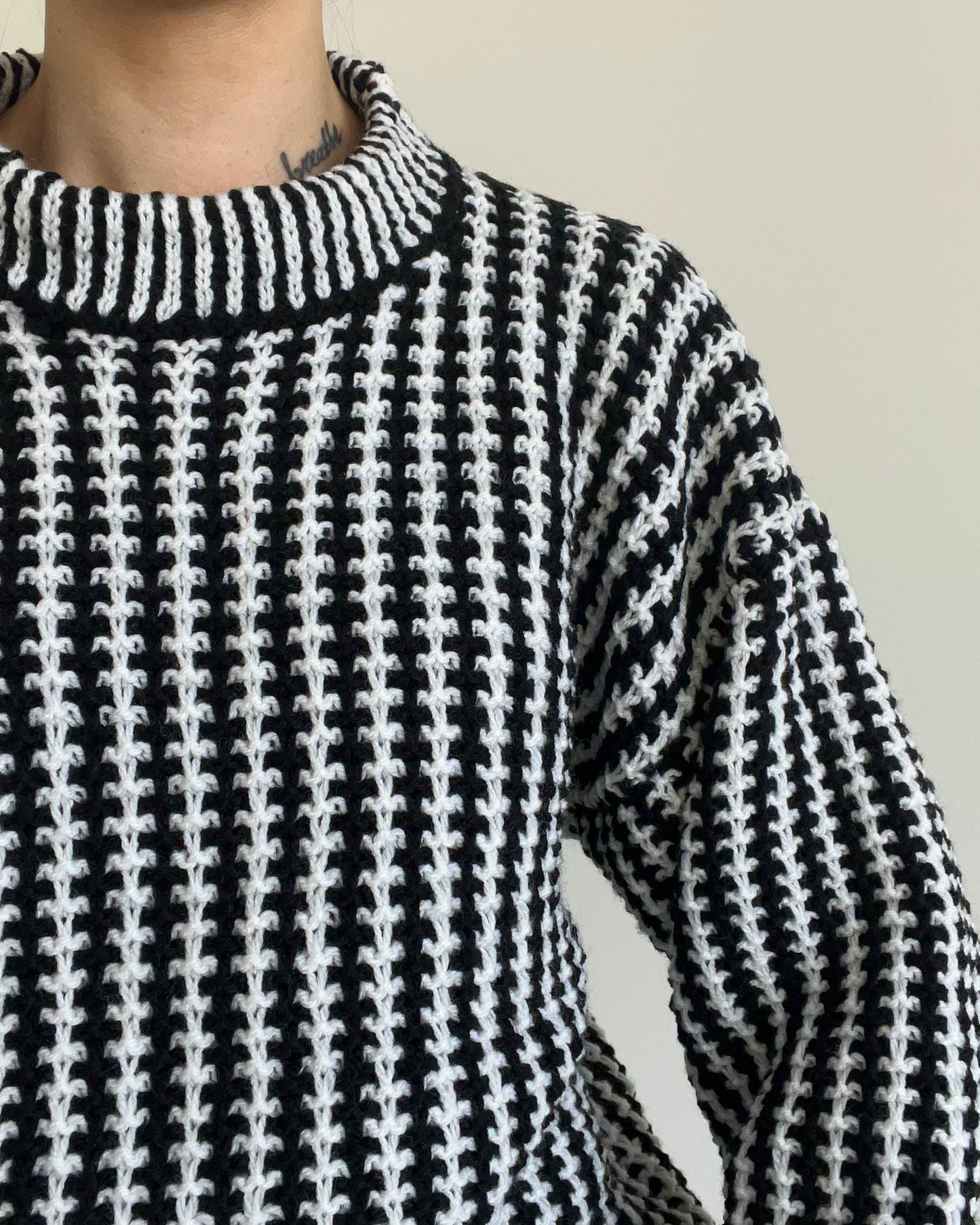 Knitted Pullover B/W