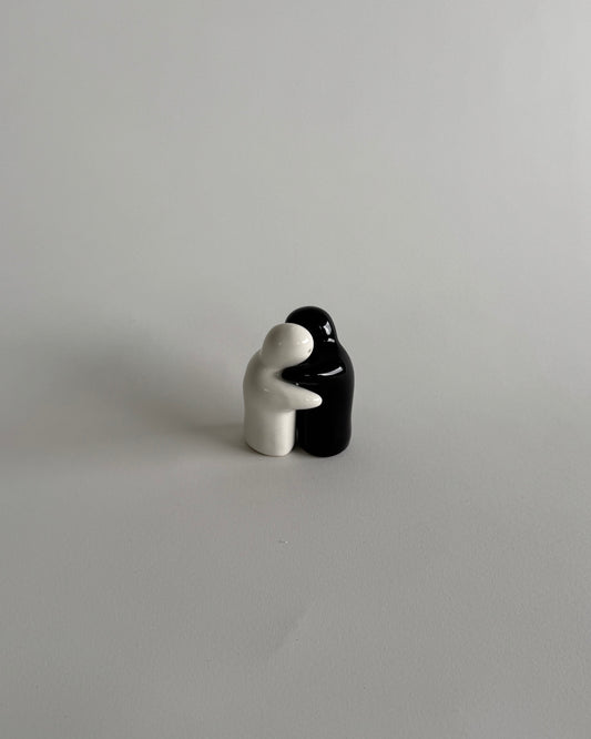 Hugging Salt & Pepper Shaker