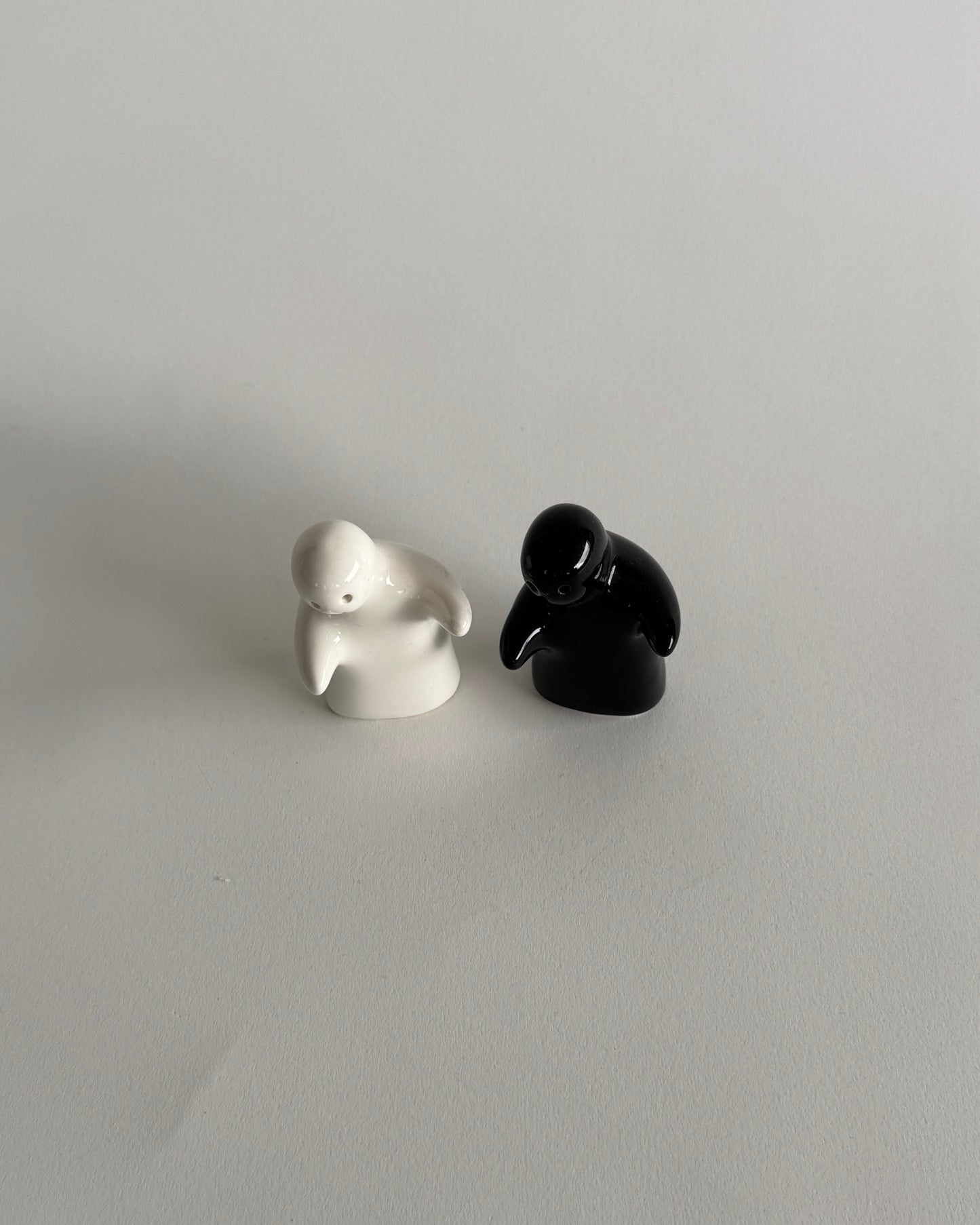 Hugging Salt & Pepper Shaker