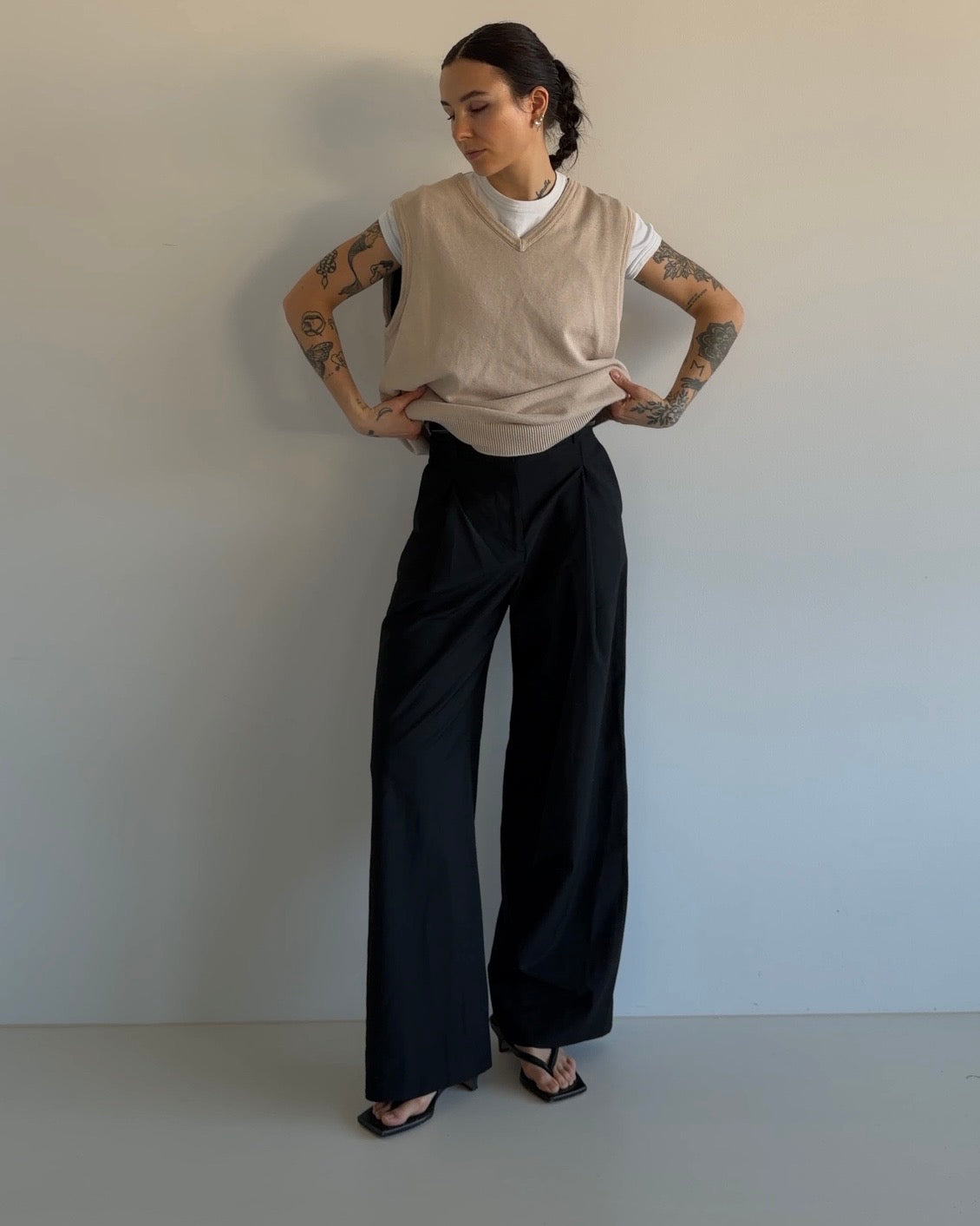 Lined Sleeveless Sweater  V-Neck